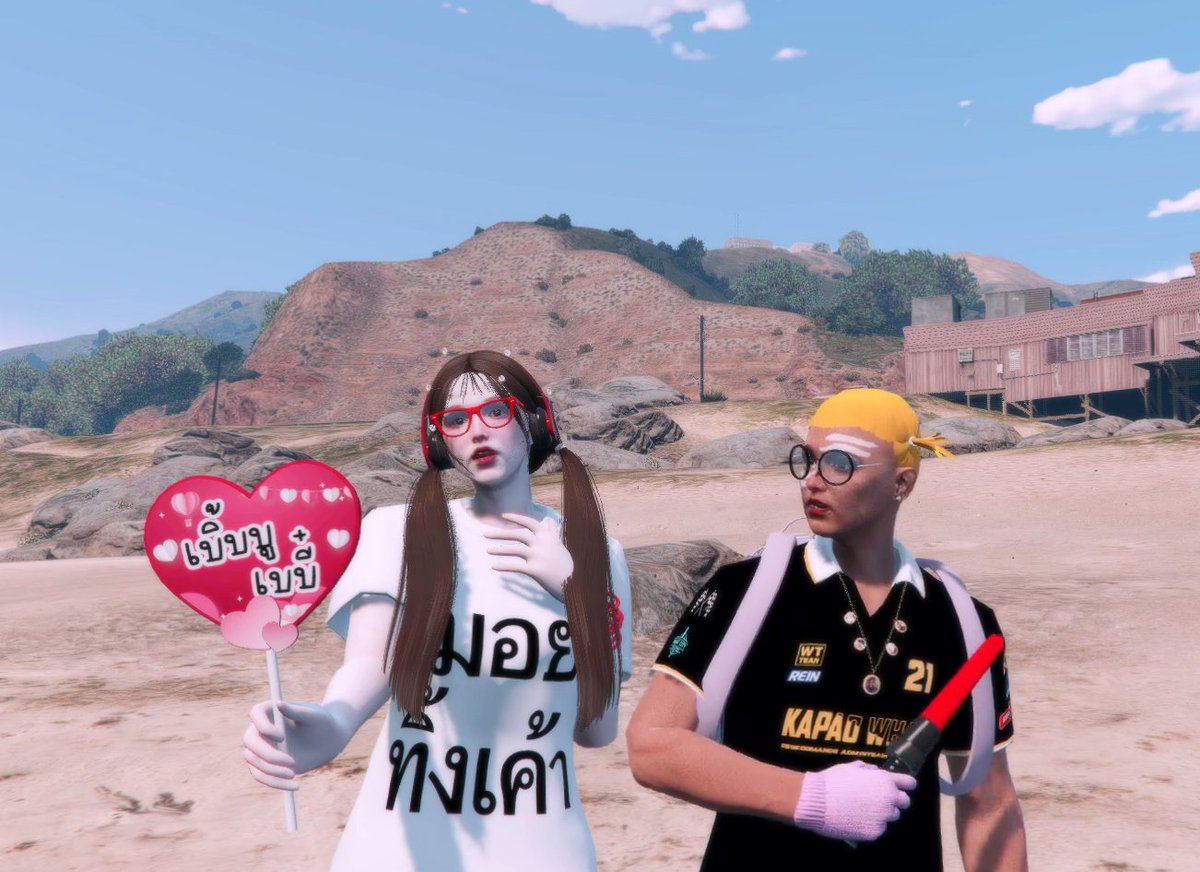 🐰🎀: เธอเหมือนคนไม่เต็มใจเเต่งตัวอะ
🐻: อ่าวก็รอเเฟนมาจับเเต่งตัวไง วันนี้มีคนมาจีบเค้าด้วยนะ
🐰🎀: เอ้อ ลองให้โอกาสเขามั้ยล่ะ
🐻: ไม่อะ อยุ่ดีๆเค้าก้นึกชื่อเธอออกเฉยเลย

คือไร 555555555555555555555555555555555