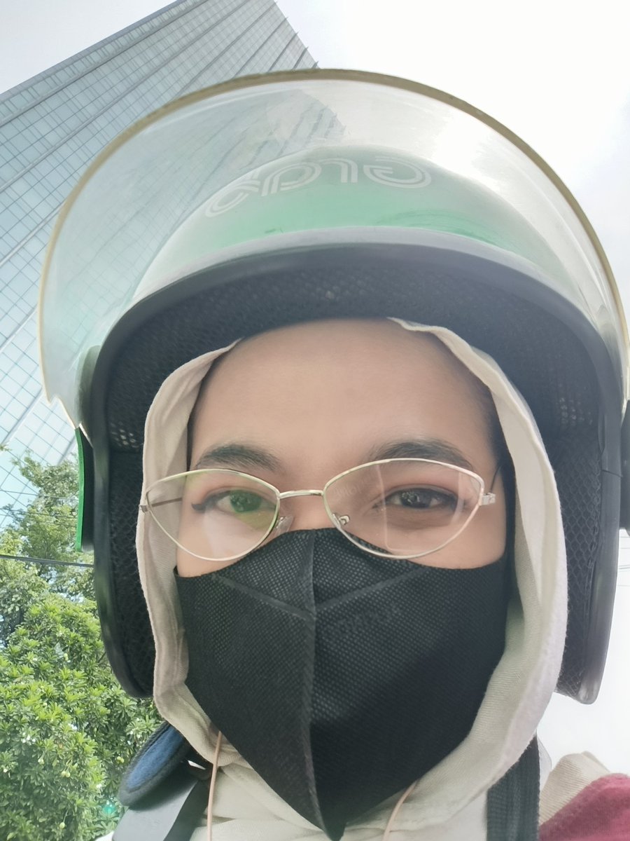 "aku udah di mrt Blok M, kamu udah dimana?"
"BENTARRR, BENTAR LAGI SAMPEEEE"

we're couple who love public transport, HIDUP TRANSUM✊🏼
#CSD #CaratSelcaDay #SEVENTEEN #세븐틴 #VERNON #버논 <a href="/pledis_17/">세븐틴(SEVENTEEN)</a>