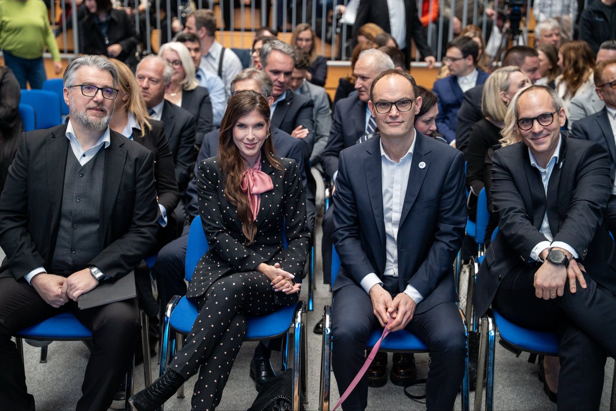 Eva Irgl tweet media