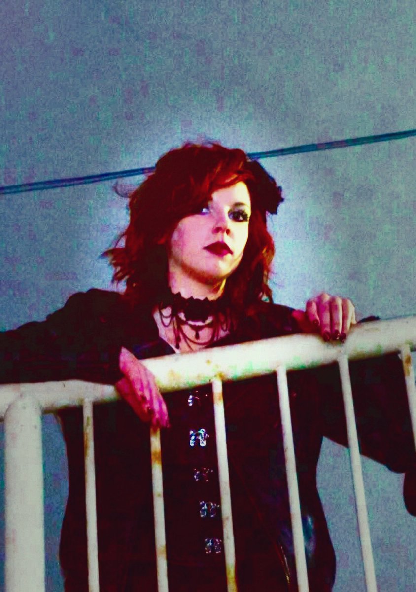 Luna_Midnight07's tweet image. Haven’t posted an image of olde from the same time period as the Bloodcurdling Scream album art in a while so here ya go! 

The quality isn’t the best on this one but it’s from the same shoot! 

#BloodcurdlingScream #Godfrost #NewSingle #comingsoon #LunaofOlde