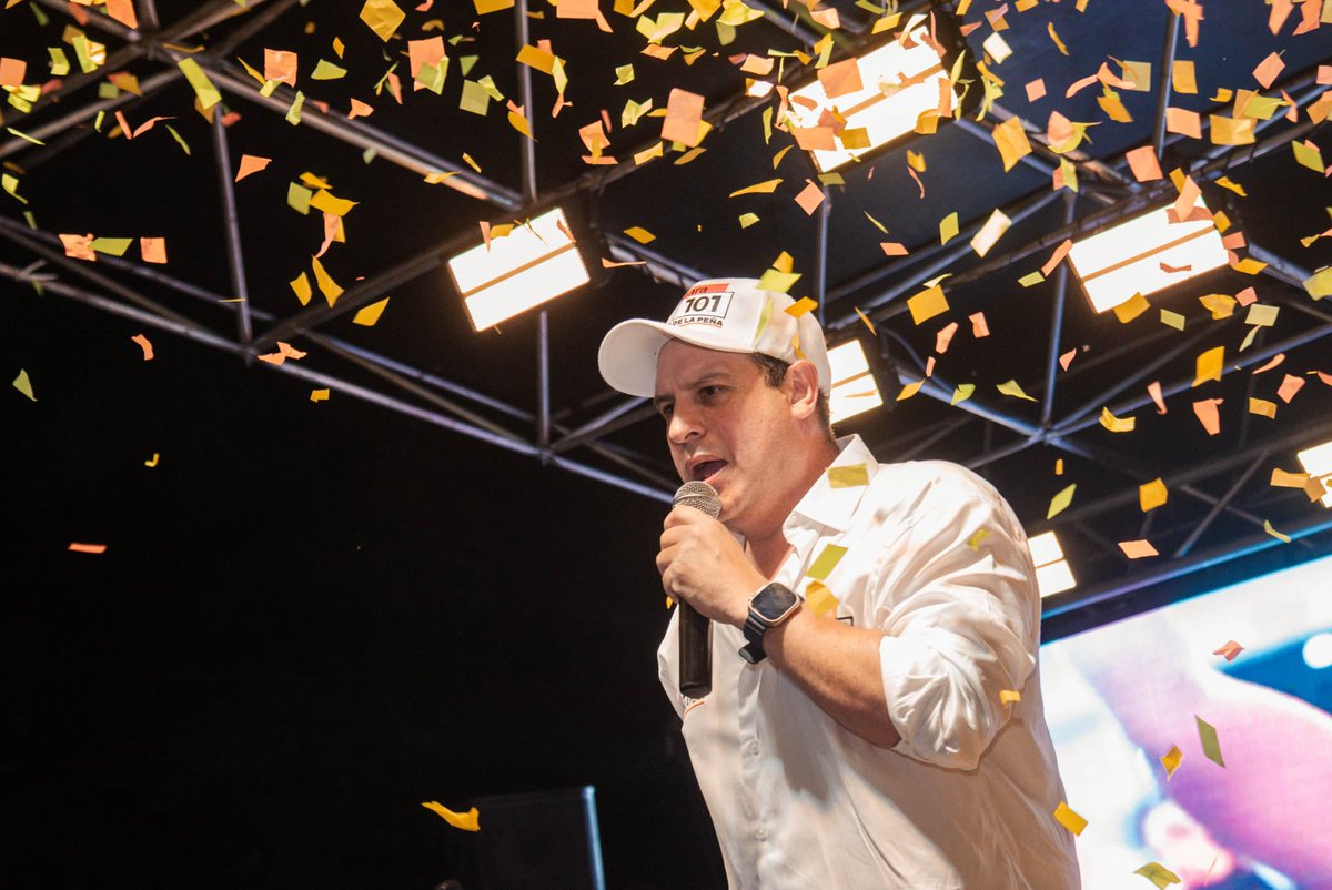 gumerdlp's tweet photo. ¡GRACIAS, AGUACHICA!
Me llenaron el corazón de emoción.
Lo que vivimos esta noche no tiene precedentes. Estar aquí es un regalo de Dios.
Este logro tiene sello aguachiquense. Soy un producto del sur; gracias a ustedes y a su voluntad, hoy soy reconocido en todo el departamento del Cesar.
Soy de aquí, aquí crecí y soy el verdadero doliente de esta región, porque el sur, por fin, tendrá su representación.