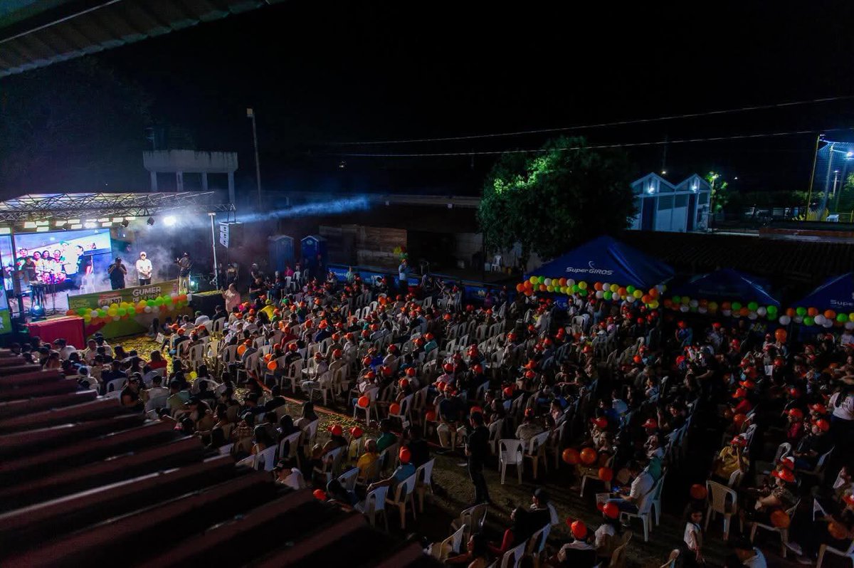 gumerdlp's tweet photo. ¡GRACIAS, AGUACHICA!
Me llenaron el corazón de emoción.
Lo que vivimos esta noche no tiene precedentes. Estar aquí es un regalo de Dios.
Este logro tiene sello aguachiquense. Soy un producto del sur; gracias a ustedes y a su voluntad, hoy soy reconocido en todo el departamento del Cesar.
Soy de aquí, aquí crecí y soy el verdadero doliente de esta región, porque el sur, por fin, tendrá su representación.