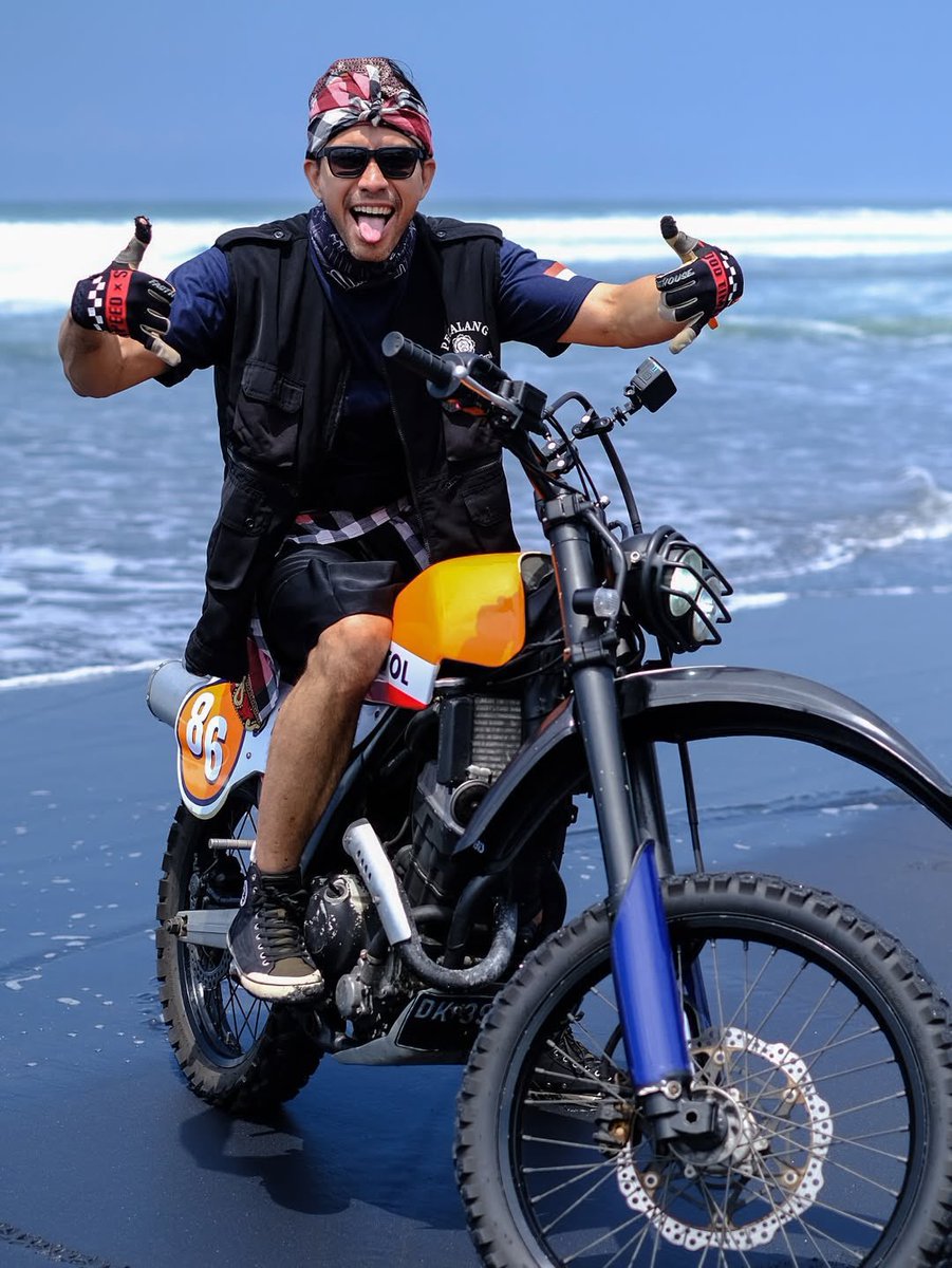 sampingMAJELIS's tweet photo. @NGEMAJELISyuk ㅤ 
ㅤ 
Malam semuanya, saya Abon (Ahmad Bonek). Saya lah si 🍄 itu. Tugas saya sebagai AC disini, jadi segala keperluan member bisa langsung ketuk DM saya, ya. Salam kenal semuanya, terimakasih untuk antusiasme kalian yang luar biasa buat NGMJLS. Semoga kita berjodoh, ya!

ㅤ https://t.co/vDTDBfiPnC