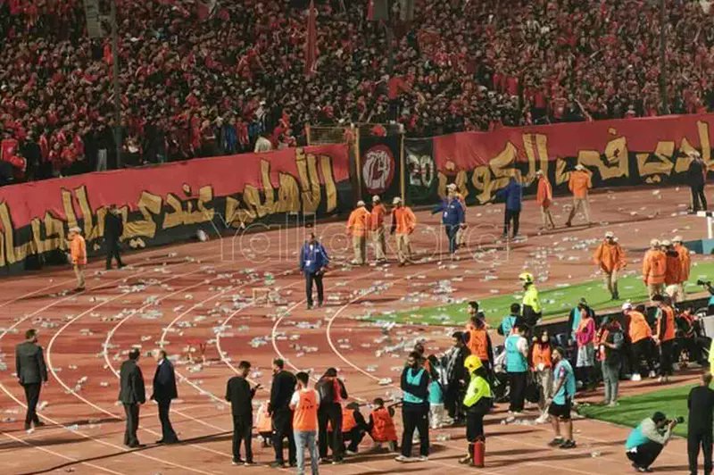 دراما الإعلام المصري لا تنتهي بل وصلت حد مهاجمة بيان إدارة الجيش، واعتراضه على الأفعال المشينة والحقيرة لجماهير الاهلي، عوض مهاجمة تلك الجماهير الهمجية والقذرة !

#الاهلي_الجيش_الملكي