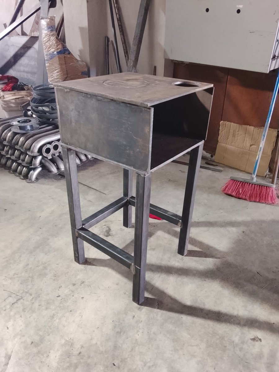 Ya saben que yo soy un empunchao. Así va la primera cocina de leña que estoy fabricando. Pensada para quien no tiene espacio ni el dinero para hacer un fogón de ladrillo. Hecha en hierro.
WHATSAPP 6136-2663.
La Garita de Alajuela.