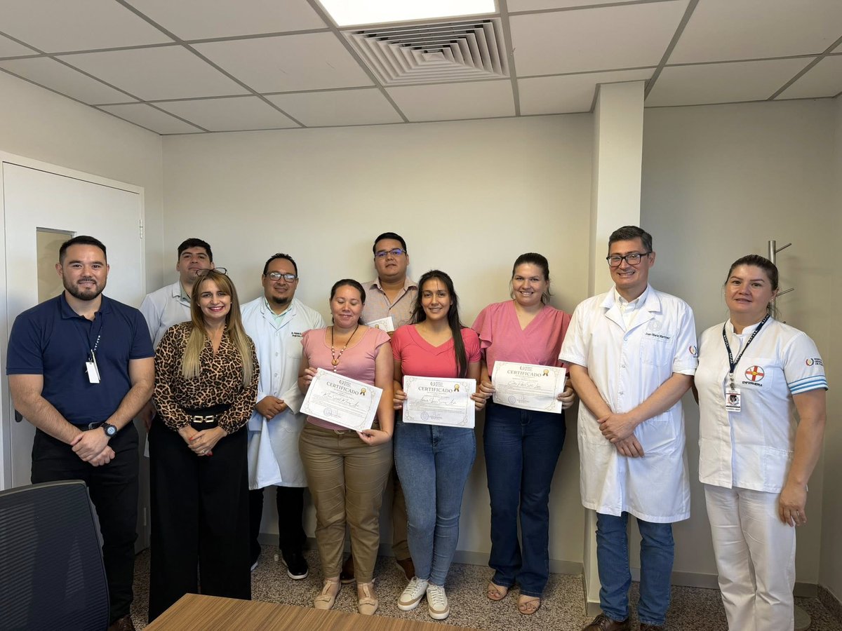 anchymartinez's tweet photo. Reconocimos oficialmente a profesionales del Hospital General de Itapúa por un acto ejemplar ocurrido en Coronel Bogado, donde devolvieron a un adulto mayor el dinero extraviado de su beneficio de tercera edad. 💪🏻 https://t.co/0HntjJSd47