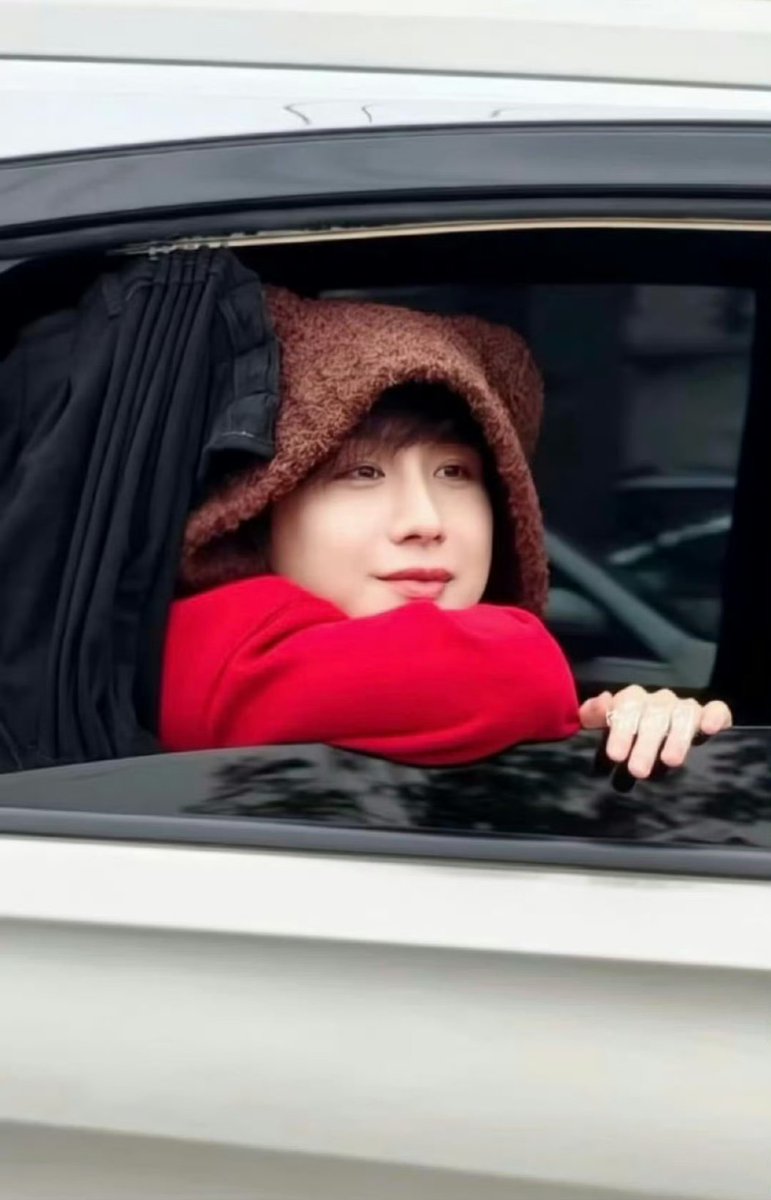 ChengYi airborne 10 times on supertalk
reporting dinner with family and wishing everyone happiness in this year of the horse and the latest character leaks and lots of new plans

#Chengyi #成毅 #新年快乐 #HappyChineseNewYear