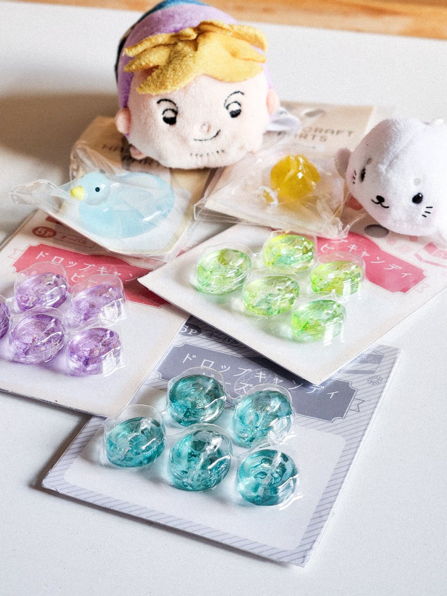 飴ちゃんみにツボって思わず仕入れてしまったドロッpキャンデiビーズと、ぬいさんたちの夏のおもちゃ。ごたんだはもう夏のことを考え始めているよ😎🌴