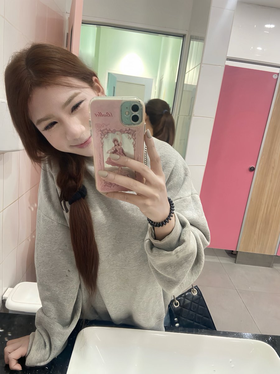 มิ่นนน tweet media