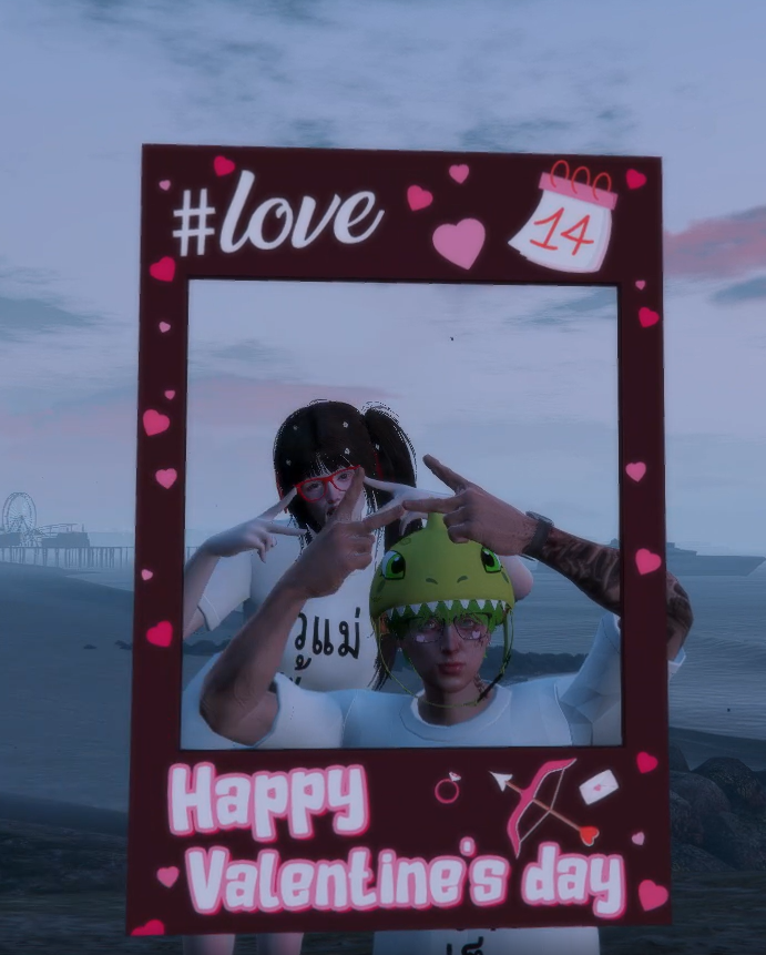 🐰🎀: เเฮปปี้วาเลนไทน์ย้อนหลังค่ะทุกคน หนูถ่ายกับน้องชาย