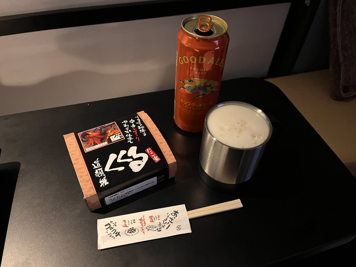 Emma_201710's tweet photo. ホテル帰って〆のたこ焼き🐙
幸せ〜💞でも仕事だから早く寝なきゃだ https://t.co/URCrY6J0JM