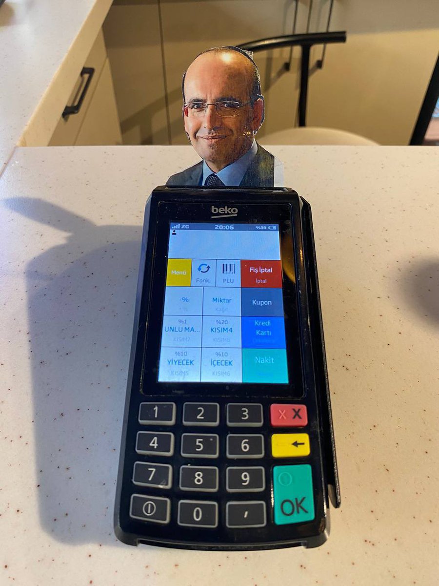 Fatih Altaylı: 

"Mehmet Şimşek ekonomiden sorumlu bakanlık koltuğunda otururken AKP seçime gitmez.

Eğer bir seçim olacaksa, en az 6 ay öncesinde Mehmet Şimşek görevden affını ister ve yerine gelecek Bakan, ismi hiç önemli değil, muslukları açar, zamlar yapılır, gerekli gereksiz