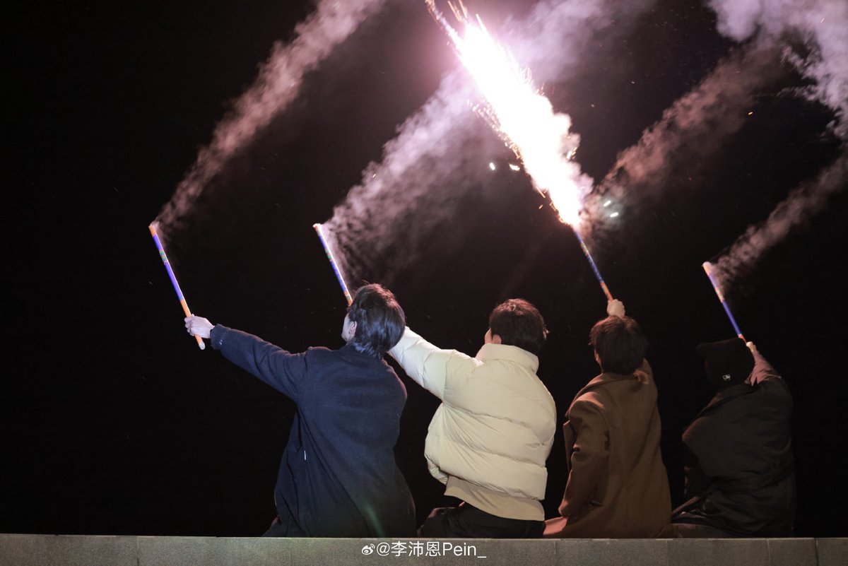 Happy New Year  น้าเด็กๆ ขอให้เป็นปีที่ดี ราบรื่น ปลอดภัย สนุกและความมีความสุขทั้ง 4 คนเลยนะคับ 🫶🫳🐰🐺🐯🦊💕