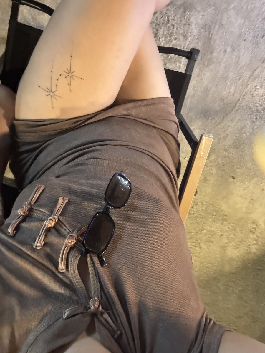 เป็นผู้หญิงมีหี tweet media