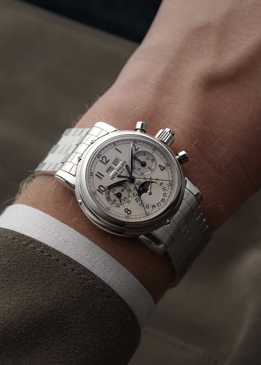 hairspringwatch's tweet image. A new Journal article out this morning: A Collector's Guide to the Patek Philippe 5004. This was Patek Philippe’s first Split Seconds Perpetual Calendar Chronograph, but it also became the last of perhaps the most important watch lineage ever, and the send-off for a certain kind