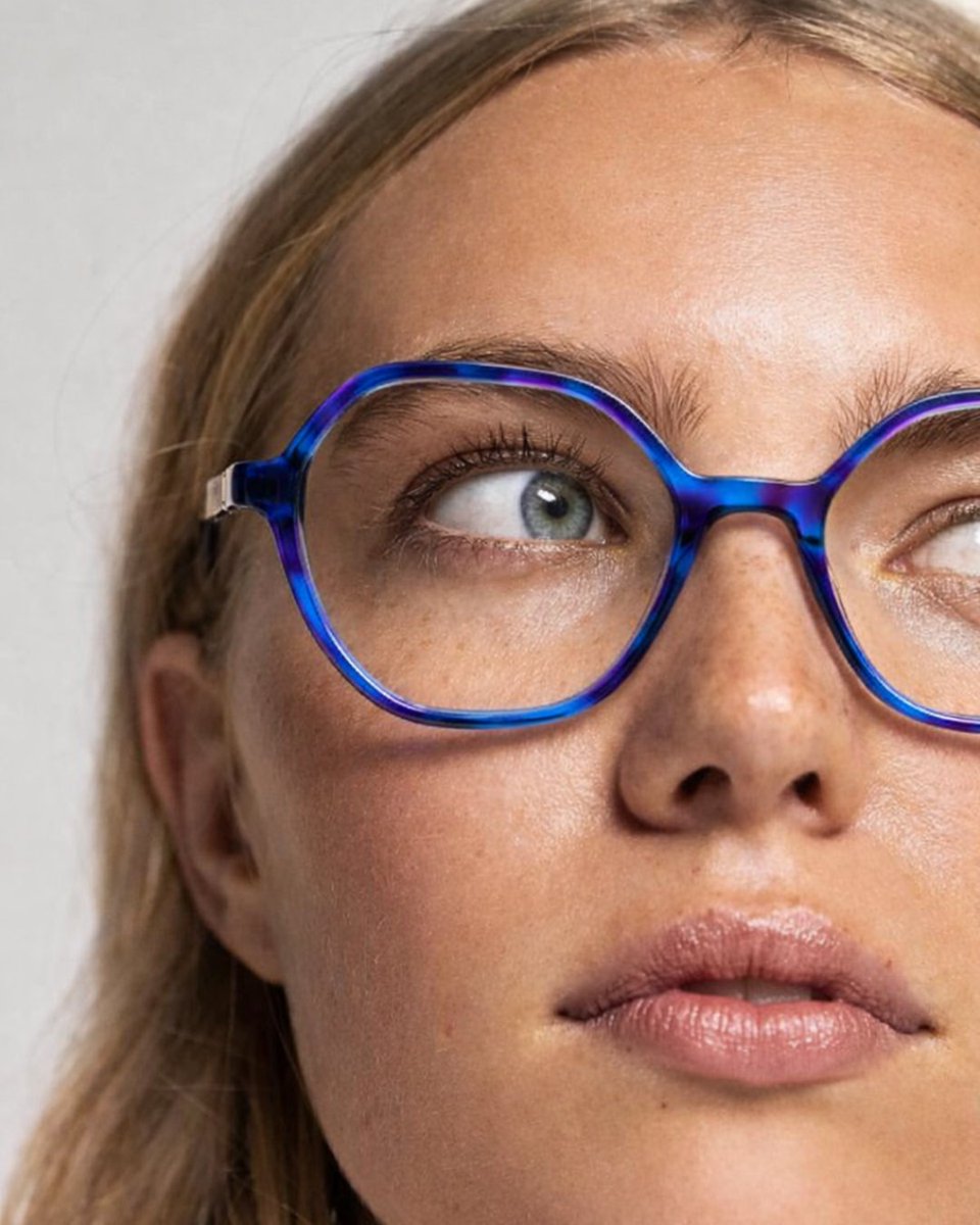 visualclick's tweet photo. Si buscas un diseño actual y de calidad, las gafas GreyHounders son la opción perfecta.
Explora la colección y elige el modelo que mejor encaje con tu look.
#visualclick #greyhounders #tuopticaonline #gafas https://t.co/N2bPL7GITB
