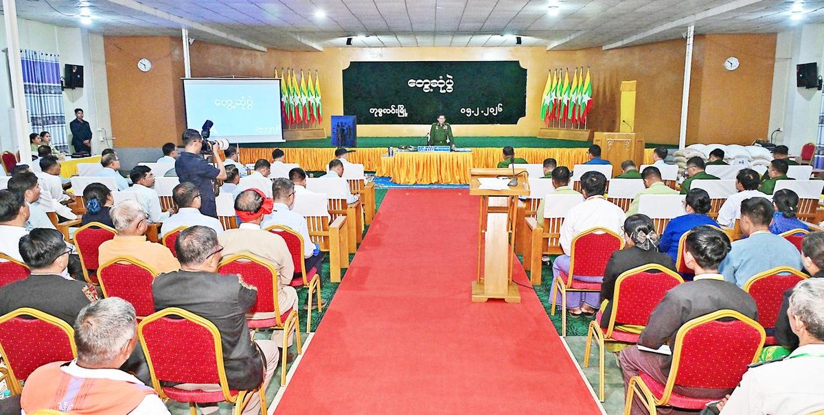 nla0044's tweet photo. Acting President of the Republic of the Union of #Myanmar, Chairman of State Security and Peace Commission, Senior General Min Aung Hlaing met departmental officials and local elders from #Homalin, #Sagaing Region at the town hall, and discussed regional development. https://t.co/7kqXMHigXG