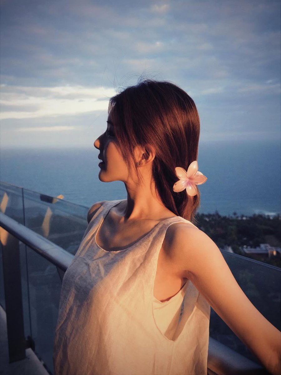 [📸] 021626 #ZHAOLUSI #赵露思          
Zhao Lusi IG Update @/rooosyzh09

“🧧”    

#RosyZhao #조로사 #จ้าวลู่ซือ