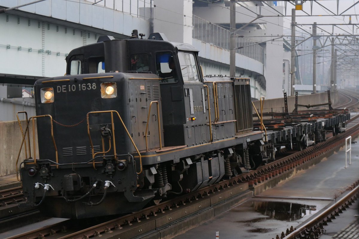 uRskqatBcO94863's tweet image. 2026/02/15
①工9175レ 庄内工臨返空
DE10-1638[熊]+黒チキ2B
②単9177レ 黒崎‐竹下(小)
DE10-1638[熊]
撮影されたみなさまお疲れ様でした！