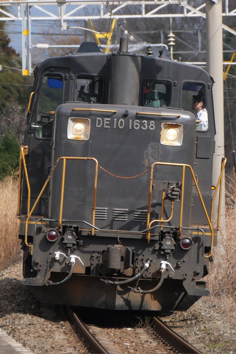 uRskqatBcO94863's tweet image. 2026/02/15
①工9175レ 庄内工臨返空
DE10-1638[熊]+黒チキ2B
②単9177レ 黒崎‐竹下(小)
DE10-1638[熊]
撮影されたみなさまお疲れ様でした！