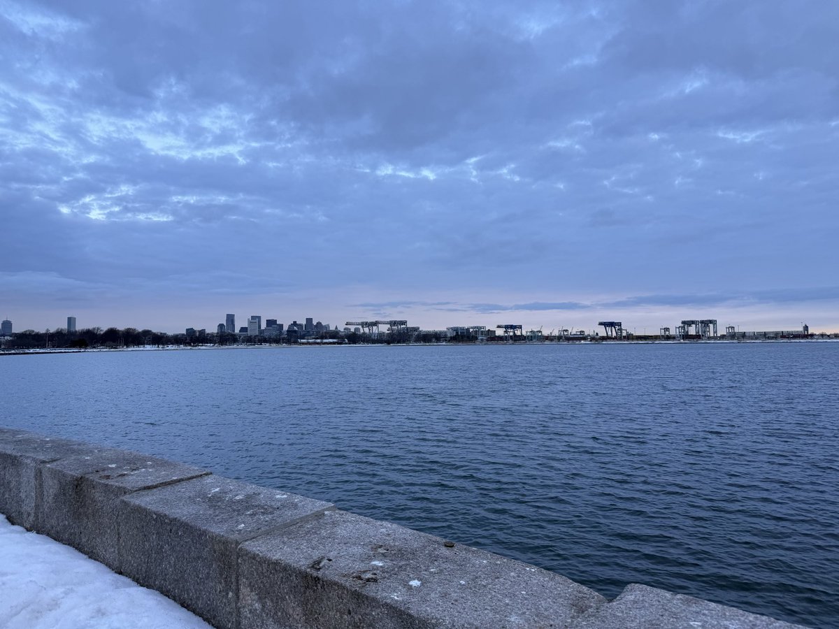 Office to Castle Island run this morning. Logging those miles before some are even awake! 

#boston #southboston #southie #castleisland #runchat #running