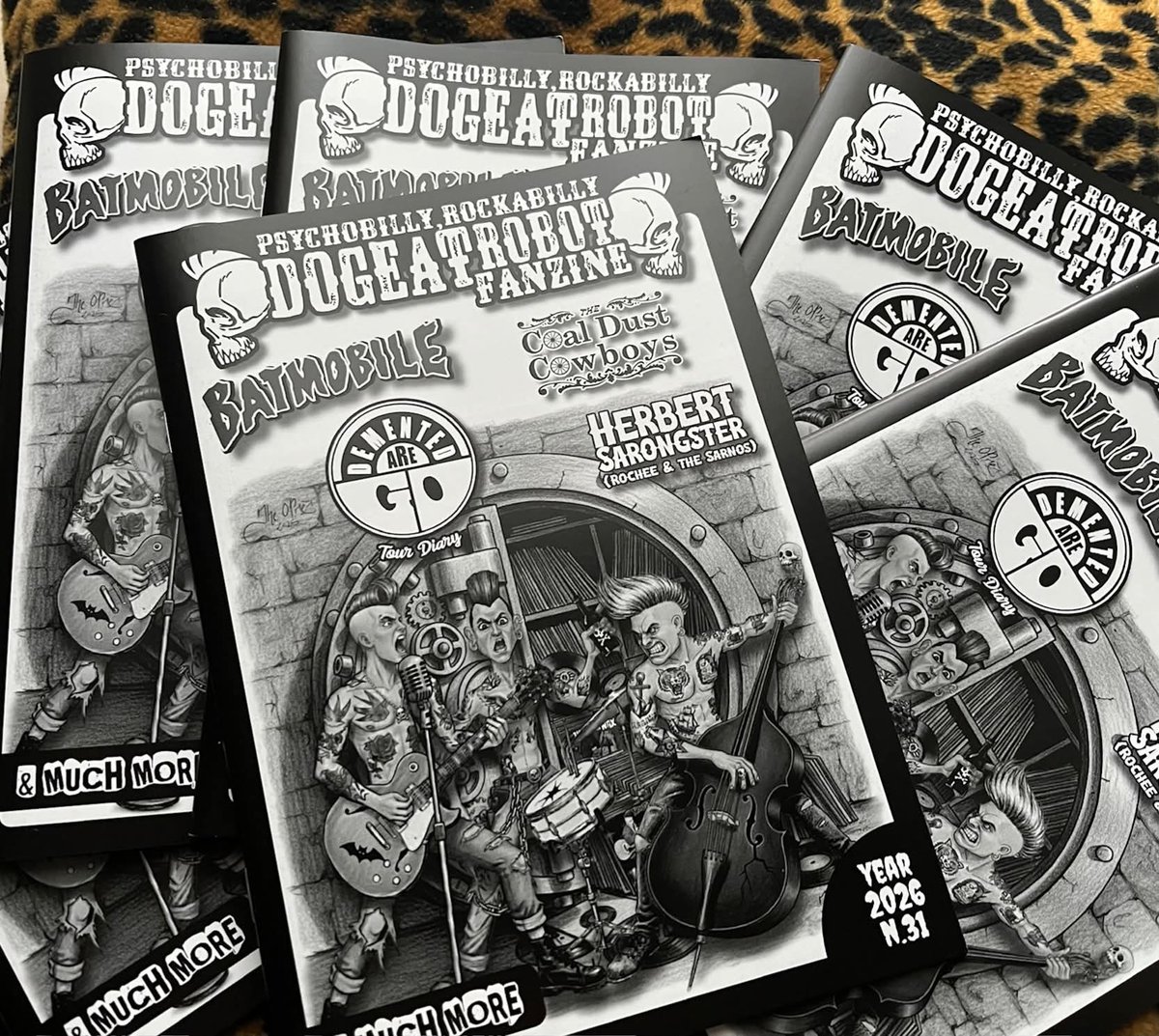 CHEERS DOGS !!!
New DogEatRobot Fanzine Issue #31 IS OFFICIALLY AVAILABLE FROM TODAY!!!
ORDER IT NOW!!

Write to : dogeatrobot@hotmail.it

What's new In this issue? 
Articles and interview with:
- Batmobile
- Lord Herbert Sarongster (Rochee And The Sarnos)
(1/3)