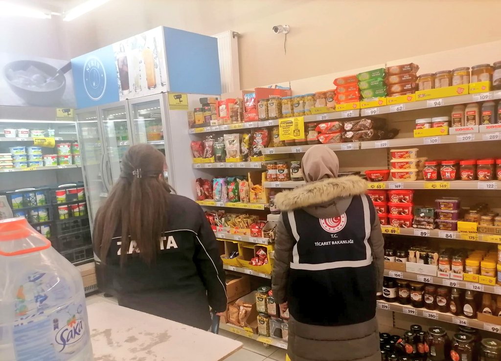 📍#Kars

📌Denetimlerimiz devam ediyor.

Valiliğimiz koordinasyonunda, Ticaret İl Müdürlüğü, Tarım ve Orman İl Müdürlüğü ve Kars Belediyesi Zabıta Müdürlüğü personelinden oluşan ekiplerimizin, Ramazan ayı öncesinde zincir ve yerel marketler ile kasaplara yönelik sıkı denetimleri