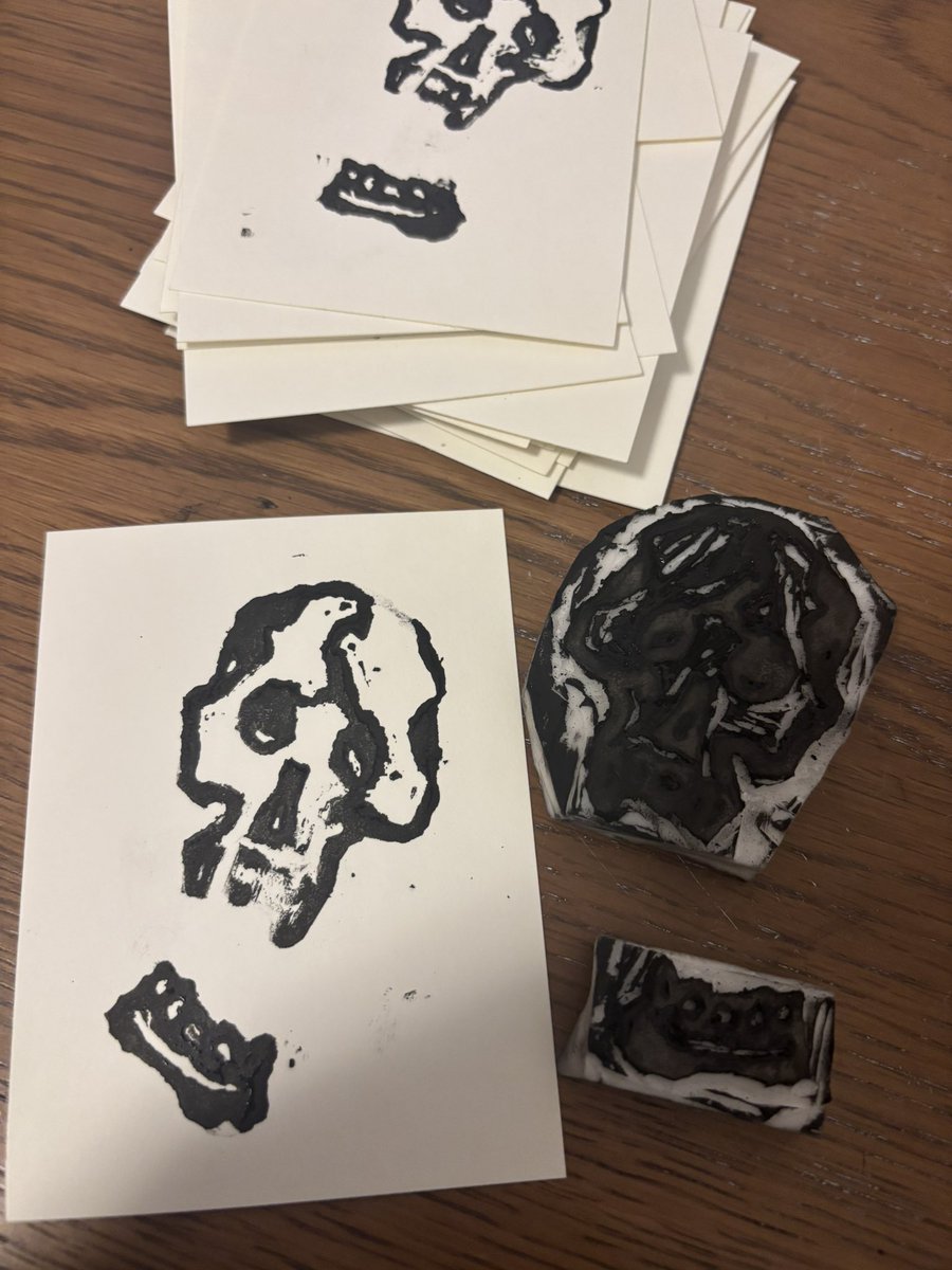 そろそろ400枚
#イラスト  #ペン画　
#絵描きさんと繋がりたい
#イラスト好きさんと繋がりたい   
#絵柄が好みっていう人にフォローされたい