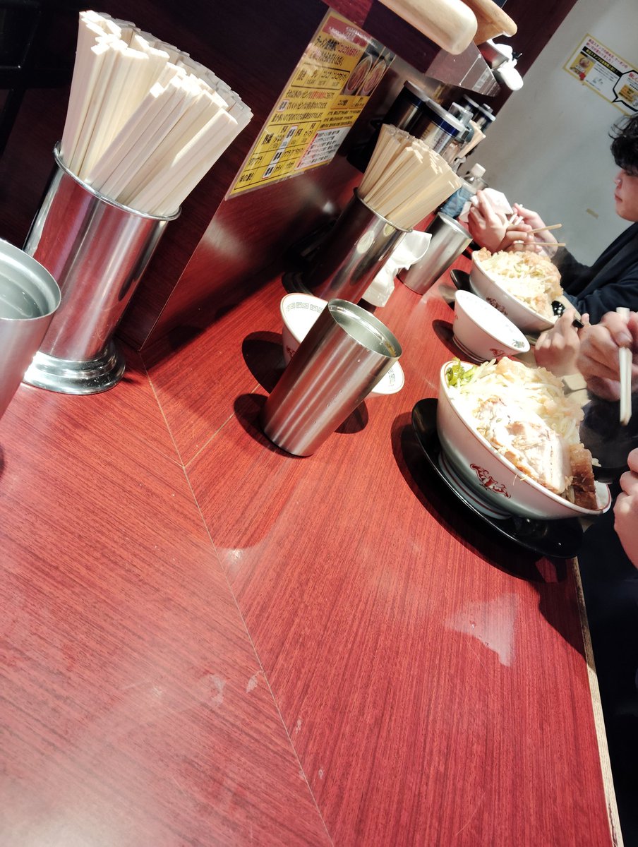 sasaking44's tweet photo. 久しぶりのラーメン。
若い人はよく食べる。 https://t.co/gRQXbb8Xw5