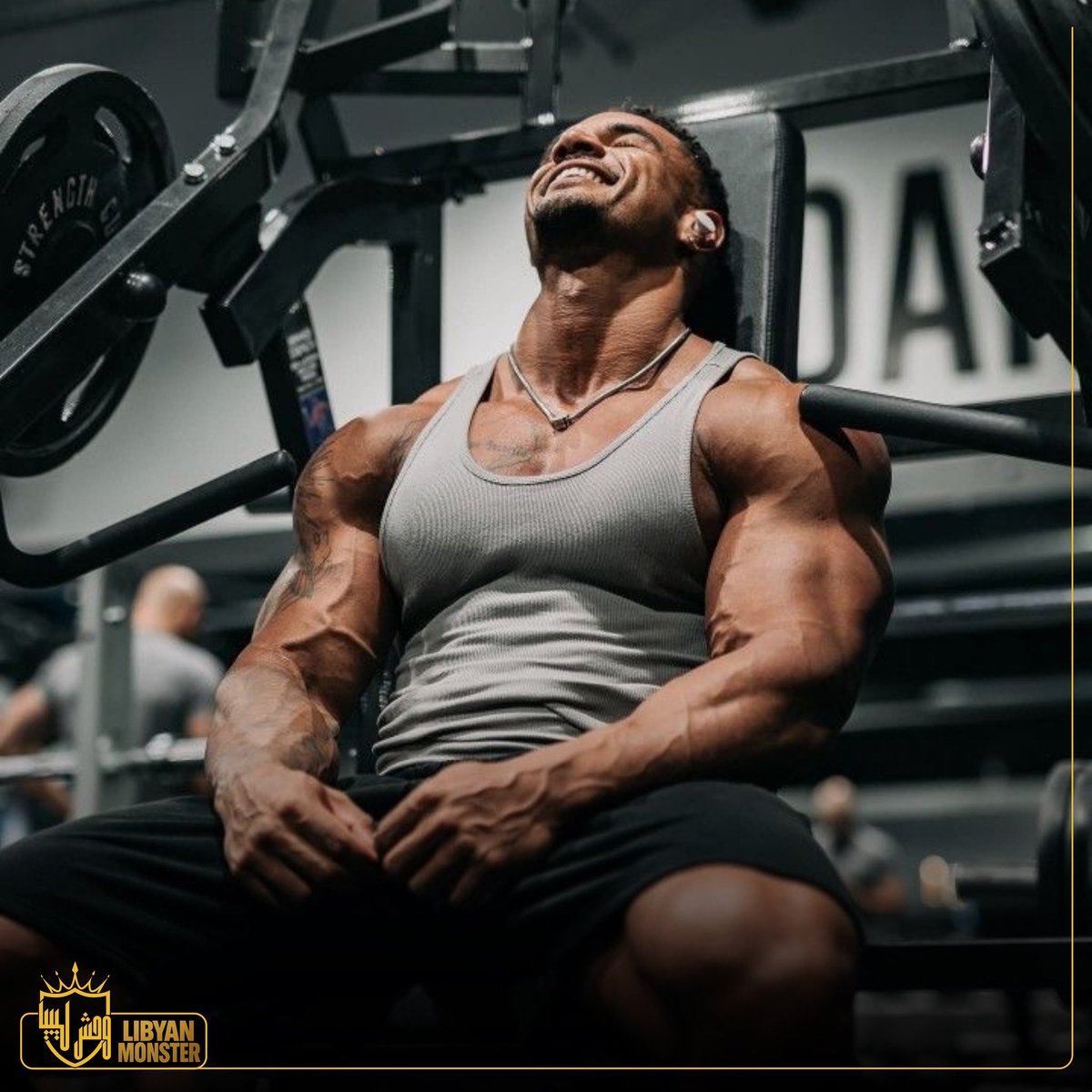 كيف تفهم سلوك الناس  
يقلدك = معجب صامت
يمارس الوقاحة = درع الحسد
يغار منك = قناع الإعجاب
التقليل منك = ضعف متنكر
حجب المديح = خوف من صعودك
السخرية منك = محاولة فاشلة لتصغيرك
المراقبة المستمرة = رغبة في سقوطك 
افهم أن الناس لا يكرهونك،
بل يكرهون المرآة التي تظهر لهم نقصهم!