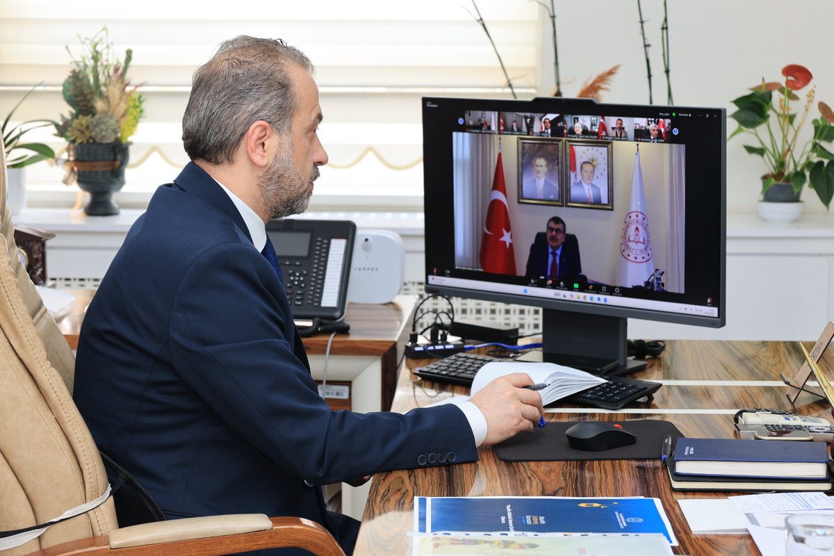 İl Milli Eğitim Müdürümüz Sayın Beraat ŞAHİN, Milli Eğitim Bakanımız Sayın Yusuf TEKİN’in Başkanlığında, çevrimiçi olarak gerçekleştirilen "Eğitim-Öğretim Faaliyetlerine İlişkin Değerlendirme Toplantısı’’na katıldı.

Zoom Platformu üzerinden düzenlenen toplantıda, Türkiye Yüzyılı