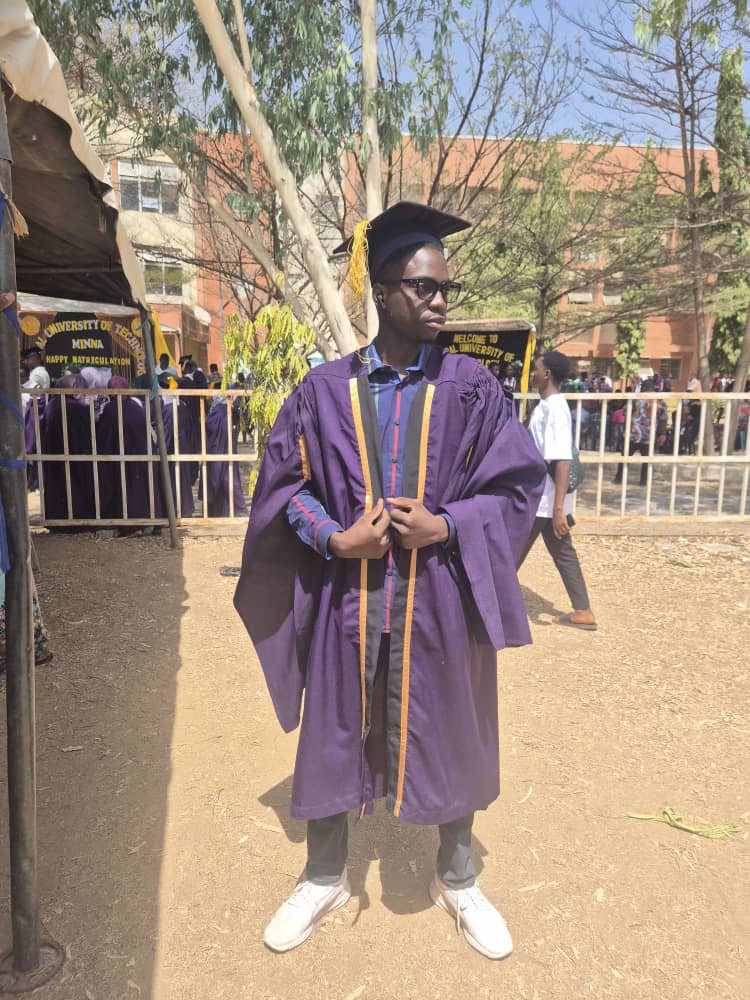 daniel_iyobebe's tweet photo. Happy Matriculation to me 🎉🎉🥳 https://t.co/5NaKSNlnPi
