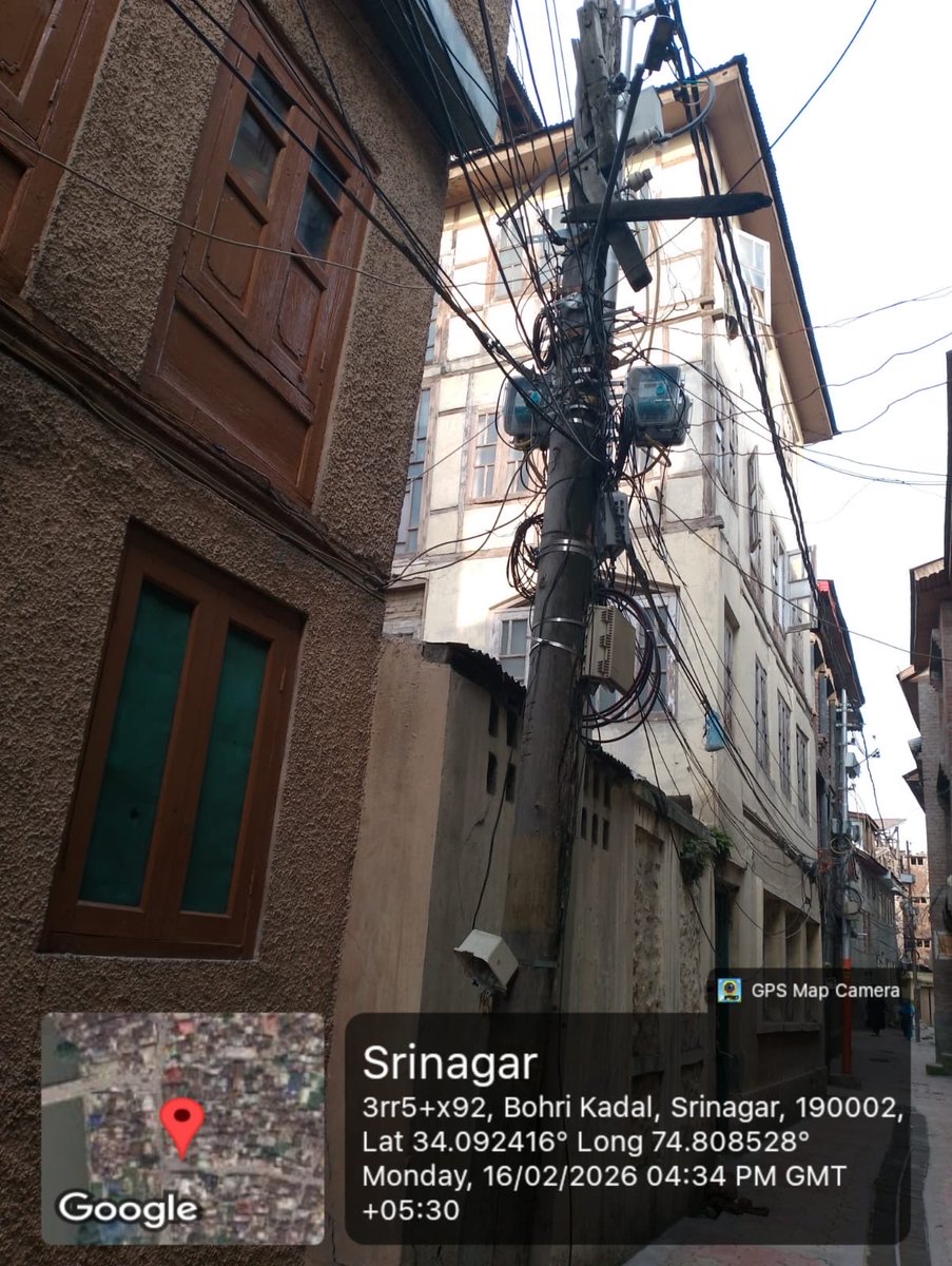 NazirBhat_'s tweet photo. Ramzan is coming and many street lights are still defunct. With increased night movement for prayers, proper illumination is essential.
Requesting the Government to urgently restore street lights and ensure safe, well-lit streets for all. 🌙
@SMC_24x7 @SMC_Srinagar @KasNuzhat https://t.co/OaeRGwj0wI