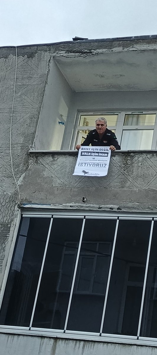 Şahintepeliler olarak verdiğimiz hak  mücadelemizin şimdiki aşamasında 
“Rant için değil halk için imar ve  borçsuz yerinde dönüşüm İstiyoruz!  isimli  kampanyasını büyütüyoruz.. 
Afişlerimiz camlarda, duvarlarda, mahallenin dört bir yanında…
Afişlerimizi asmaya devam ediyoruz.