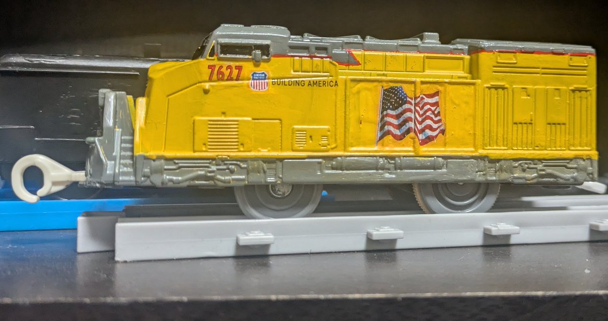 新作完成！プラレール鉄道パワーカーゴ(ユニオンパシフィック鉄道ver.)
プラレール鉄道のオリジナル車両｢パワーカーゴ｣をユニオンパシフィック鉄道独特の黄色い塗装にしてみた。各種重連も可能！
 #改造プラレール