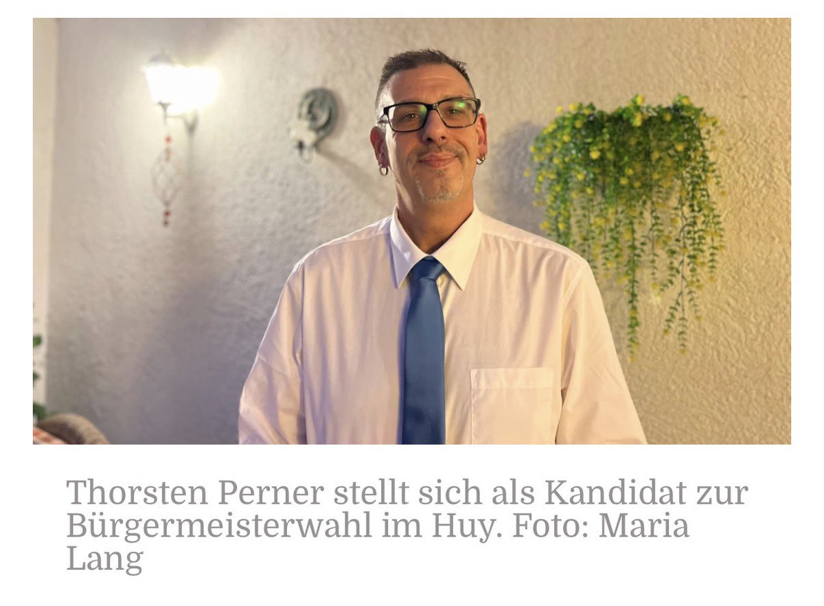 WolfgangSchuett's tweet photo. Bricht das Kartenhaus der AfD-Sachsen-Anhalt in sich zusammen?

Wenn man sich die Bürgermeisterwahl in der 6.500-Seelen-Gemeinde Huy, nördlich von Halberstadt, im Landkreis Harz/Sachsen-Anhalt anschaut, dann müßten sich die Mannen um Ulrich Siegmund (AfD) große Sorgen machen.

Bei der Bundestagswahl 2025 vor gut einem Jahr holte die AfD mit ihrer Kandidatin Dr. Christina Baum 48% der Erststimmen. 

Ein Jahr später bekommt der AfD-Vertreter Thorsten Perner nur noch 10%. Ein Absturz von dramatischen 35% in nur einem Jahr.

Dafür gewinnt der SPD-Kandidat Nils Johannson erstaunliche 32% der abgegebenen Stimmen und könnte nach der Stichwahl am 8. März  Bürgermeister von Huy werden. Vor einem Jahr lag die SPD noch bei 10%.

Was ist da los in Huy? 
Was ist da los im Landkreis Harz?
Was ist los mit der AfD in Sachsen-Anhalt?

@UlrichSiegmund