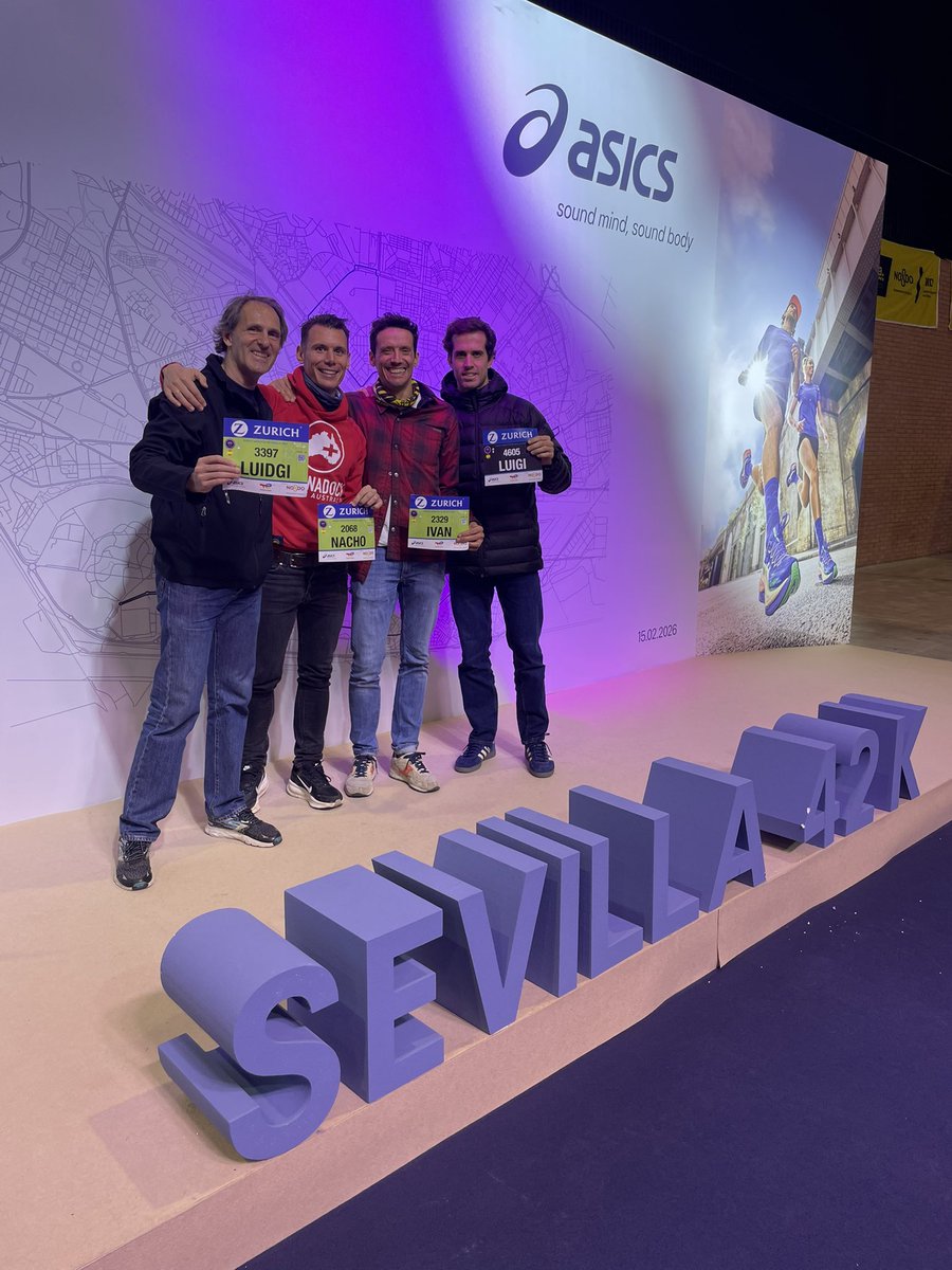 Luidgi1's tweet photo. 🏃‍♂️ Maratón de Sevilla.
Finisher. Y esta vez significa mucho más que un tiempo (3:40)
Hace unas semanas no sabía ni siquiera si podría tomar la salida. El isquio me ha tenido en duda hasta el último momento. Enhorabuena también a mis amigos. Hemos terminado todos. 
#MaratónSevilla https://t.co/mEt4z3DejL