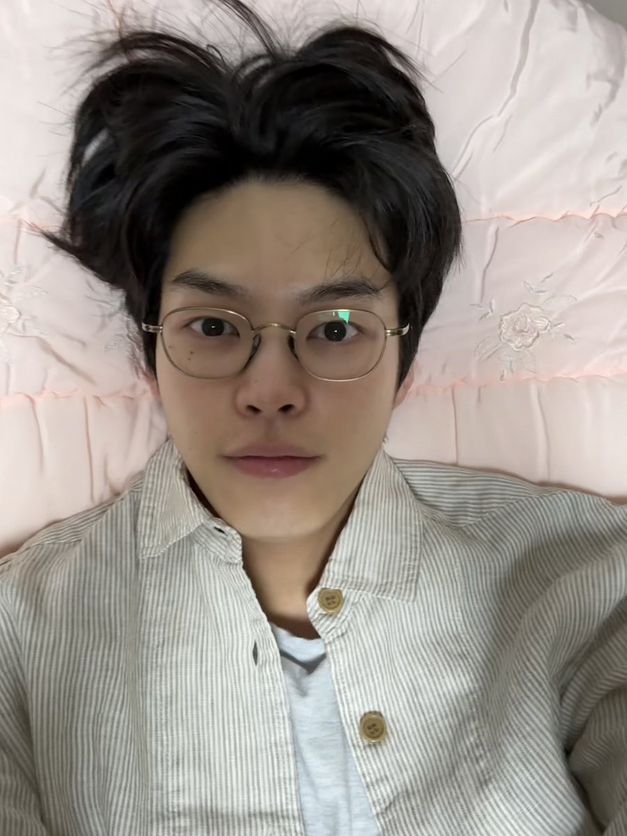 WTF PARK YOONHO BED SELCA 😭 #박윤호