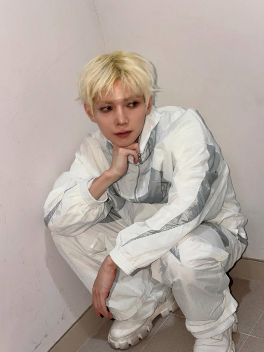 ATEEZUD's tweet photo. [📷] 260216 IG: YEOSANG

"😶‍🌫️🥽"

https://t.co/2ouYHj0WrS
#ATEEZ #에이티즈 #YEOSANG @ATEEZofficial https://t.co/E91KDY2ABd