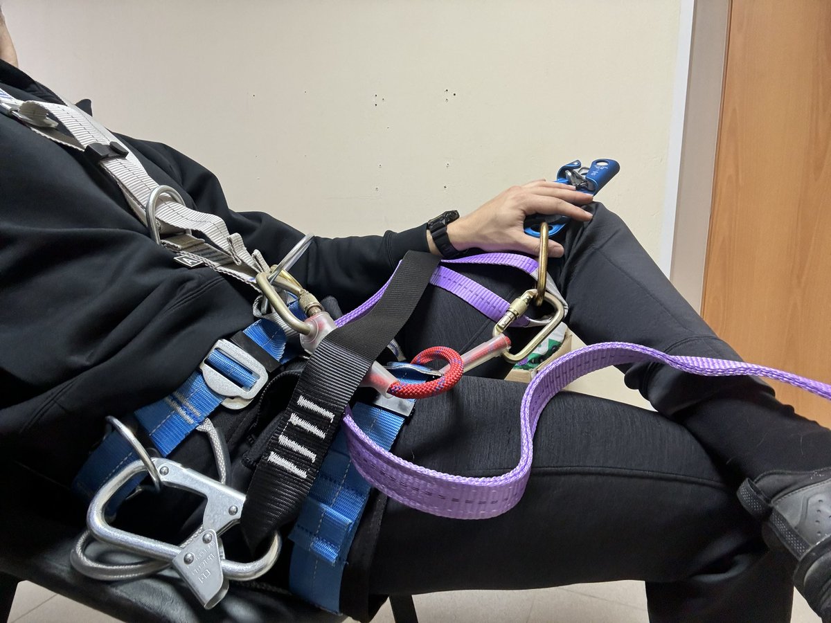 ipoxyi's tweet image. разоделся на работу как шлендра🤭