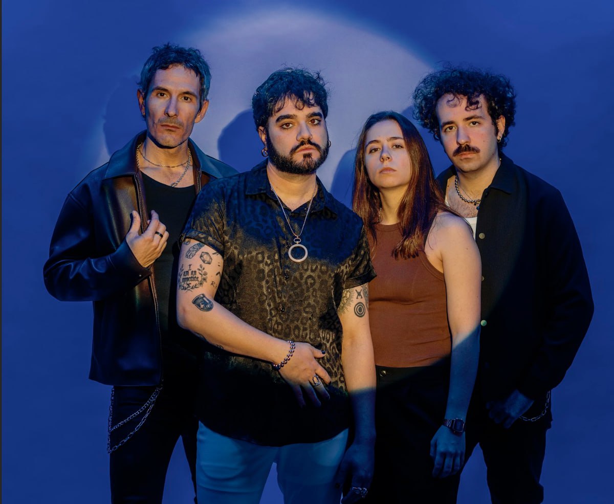 AbsoluteAlternativeM tweet media