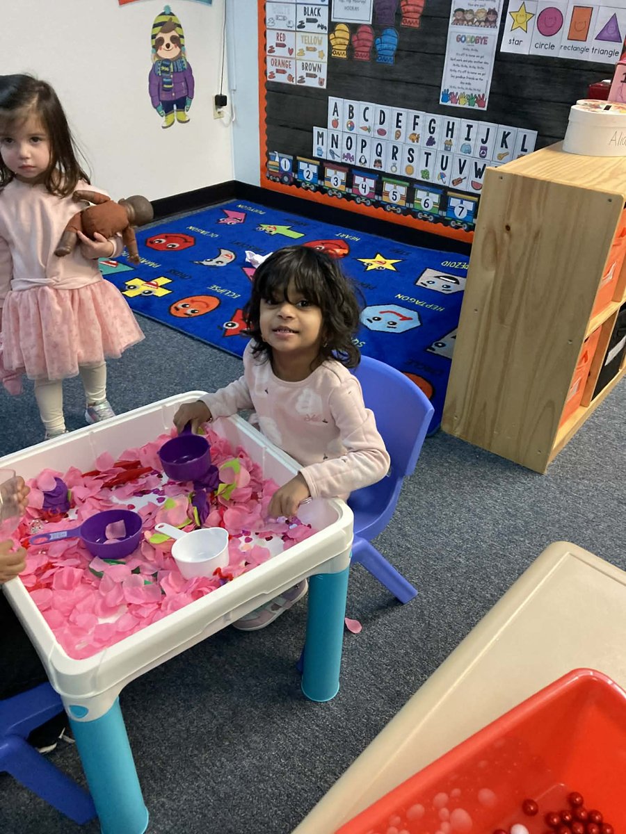 OnceDaycare's tweet photo. Tiny hands, big smiles! 🎉 Our Toddler 2 class is having an absolute blast at the sensory table—exploring, laughing, and discovering something new every minute. 🌈✨ https://t.co/8VUYQHGyNP