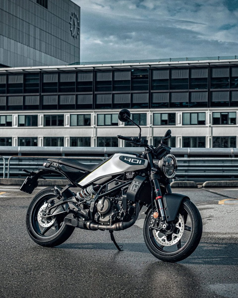 Mondays don't have to be dull. Escape mundanity and elevate your commute with the Vitpilen 401.

Now available for £3,499 on the road. Hit the link to find out more. brnw.ch/21wZZcP

#Husqvarna #RideHusqvarna #GoRide #Naked #Vitpilen401