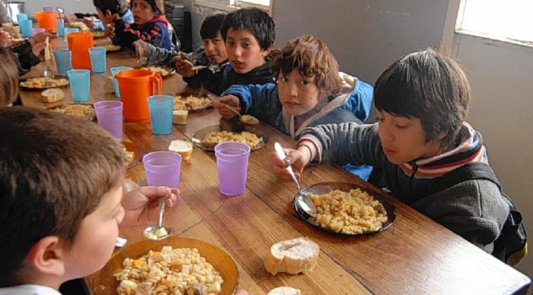 ESTAS COSAS SON LAS QUE PRODUCEN MUCHO ASCO,  ELLOS HACEN CONTRATACIONES MULTIMILLONARIAS ,  ANTE UN PUEBLO QUE VIVE EN LA MISERIA CON HAMBRE Y MUCHAS NECESIDADES