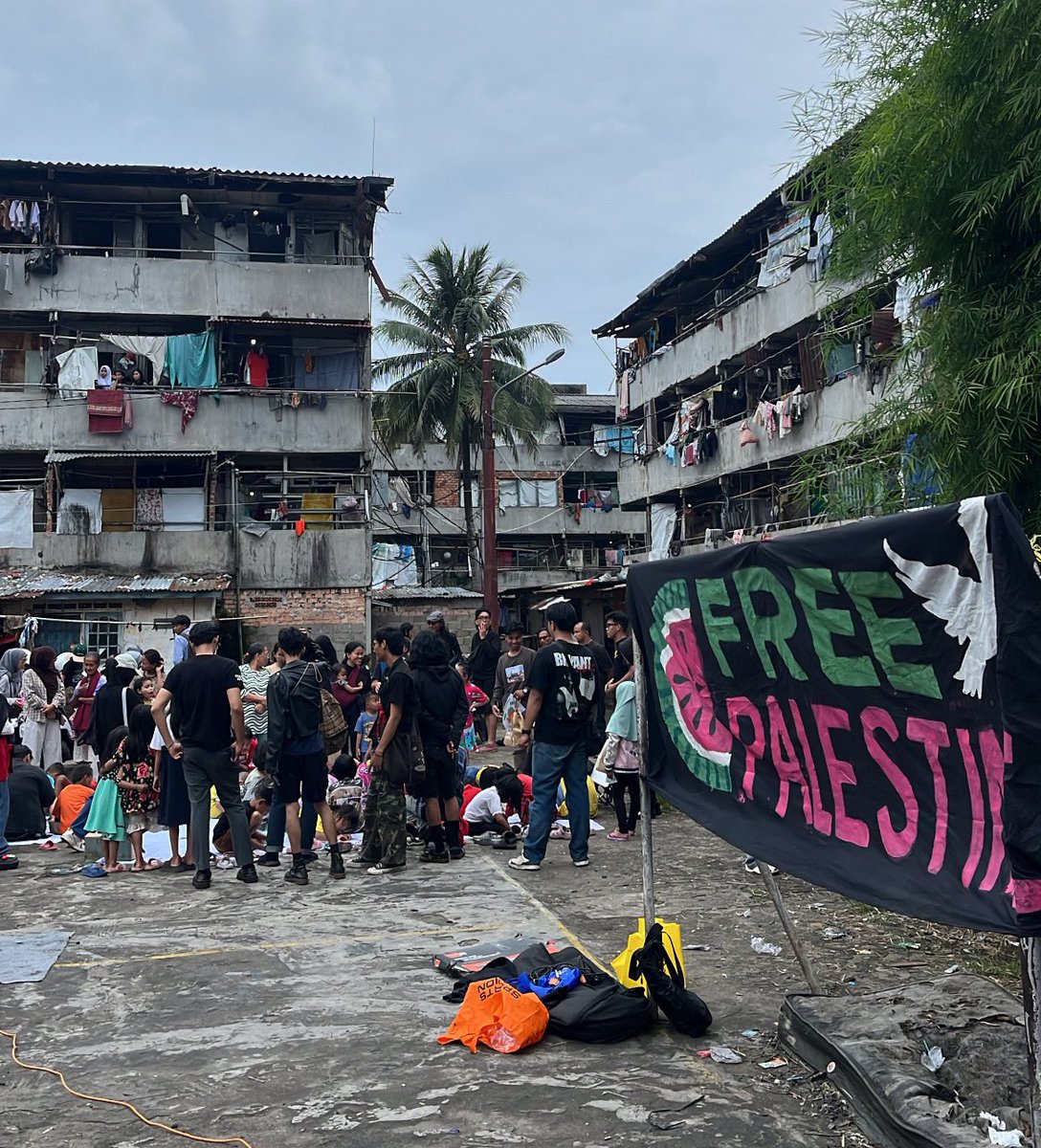 sufferingfromcapitalism tweet media