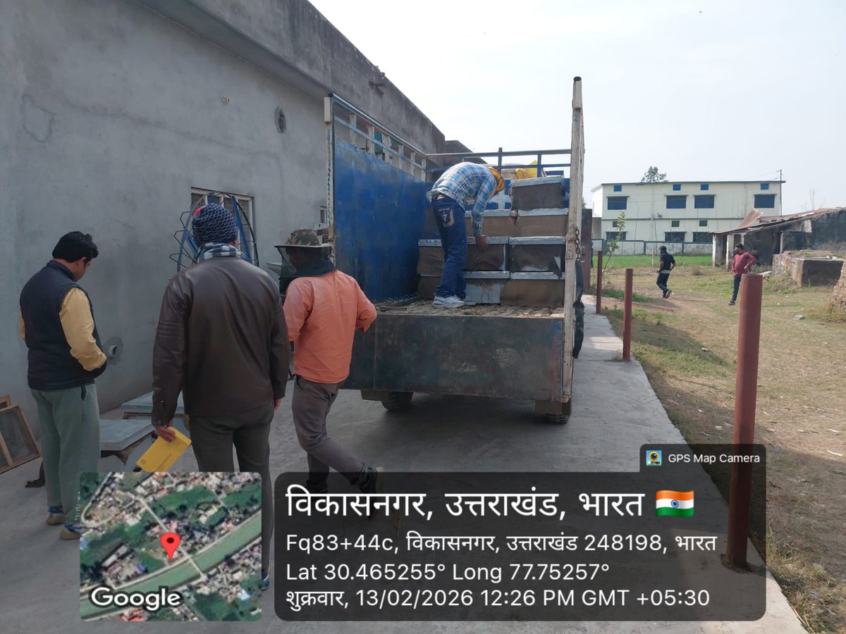 agrideptuk's tweet image. देहरादून के ग्राम भीमवाला, विकासखंड विकासनगर में तीन कृषकों को कुल 15 मौन बॉक्स वितरित किए गए, इस पहल का उद्देश्य मधुमक्खी पालन को बढ़ावा देना, परागण में वृद्धि करना तथा कृषकों की आय में अतिरिक्त स्रोत विकसित करना है। 
#Beekeeping
#HoneyProduction
#MounBoxDistribution
#Farmer