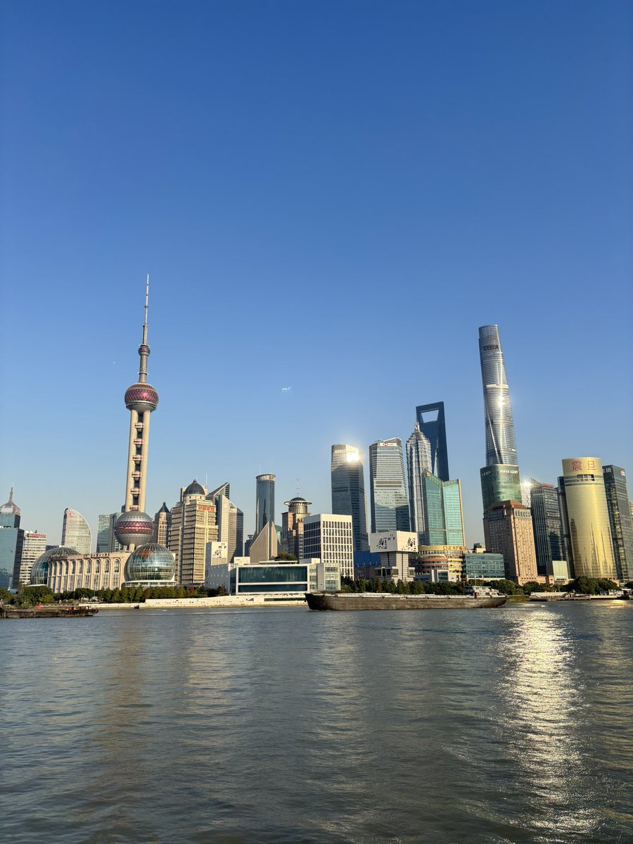 DS6888's tweet photo. 三岁识得五颜六色，四十难辦是非黑白
。农历新年快乐。 https://t.co/YR5mGpS2s8