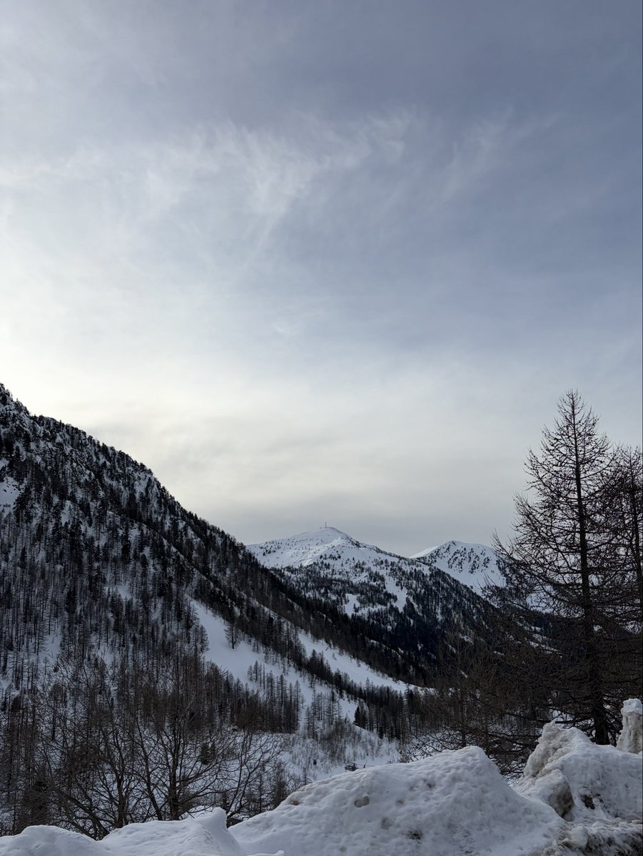 Elwinjee's tweet photo. Vivre à 10 minutes de la mer, 1h30 des montagnes 🦦 https://t.co/muHTkoyPUT