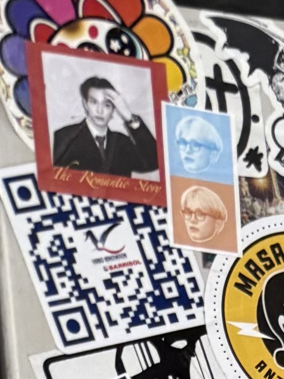 ไปยืนถ่าย sticker bomb ที่ Shinsaibashi กลับมานั่งดูรูป ซูมๆไปเจอเจ้าถิ่น 🤣 หล่อจังอะพี่