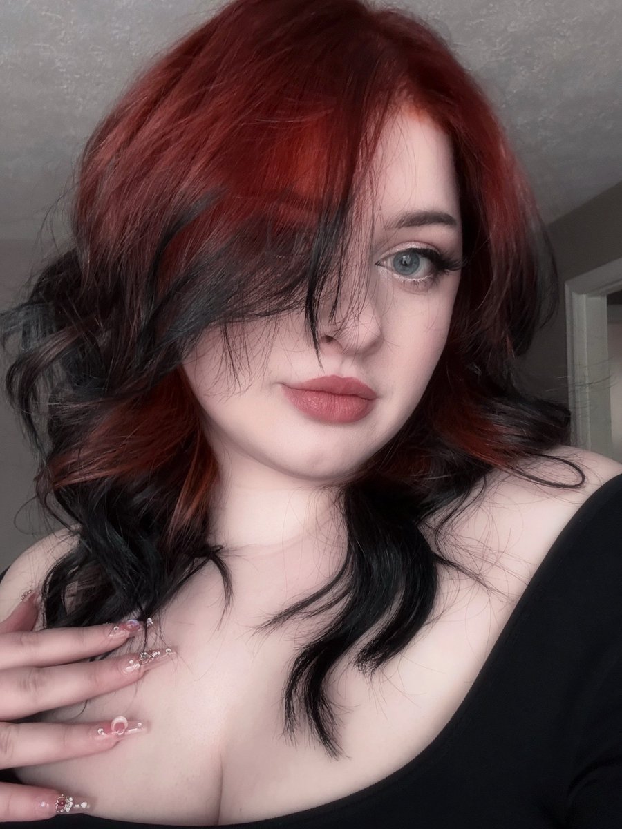 katie ♡.°⑅ tweet media